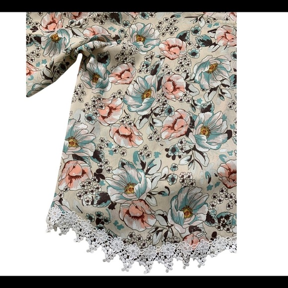 MOLLY BRAKEN Boho Floral Lace Trim Blouse With Scalloped Trim Beige Sz One Size - Picture 7 of 11